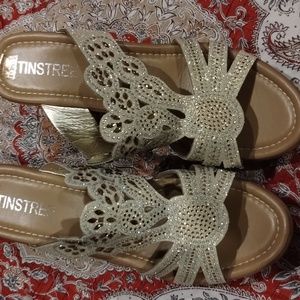 Gold colored sparkling wedges